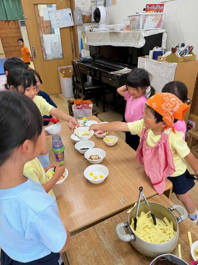 いらっしゃいませ〜！麺屋にじ組です！